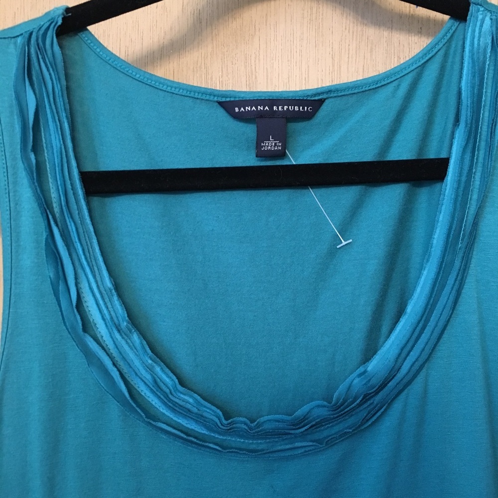 Banana Republic Large Ruffle Tank - Picture 3 of 4